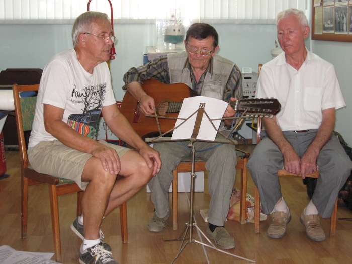 А.С. Романов с друзьями в музее МГИ