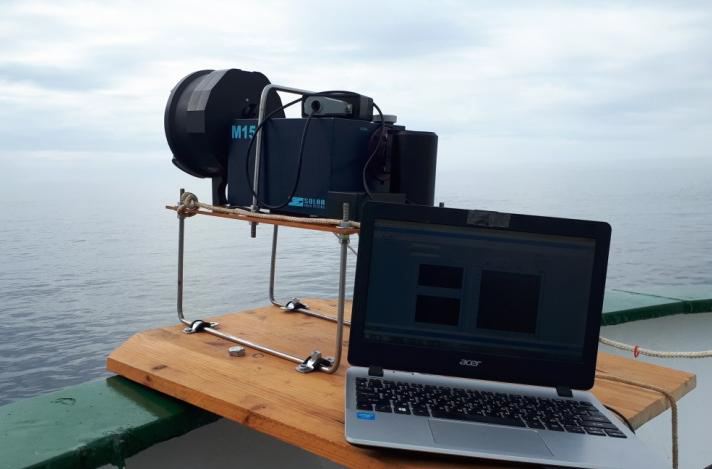 Морской палубный спектрофотометр для измерений спектрального коэффициента яркости моря