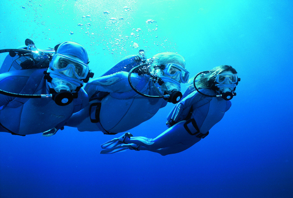 Семья Кусто: Фабьен, Селин и их отец, Жан-Мишель, 2007, съемки фильма «Ocean Adventures»