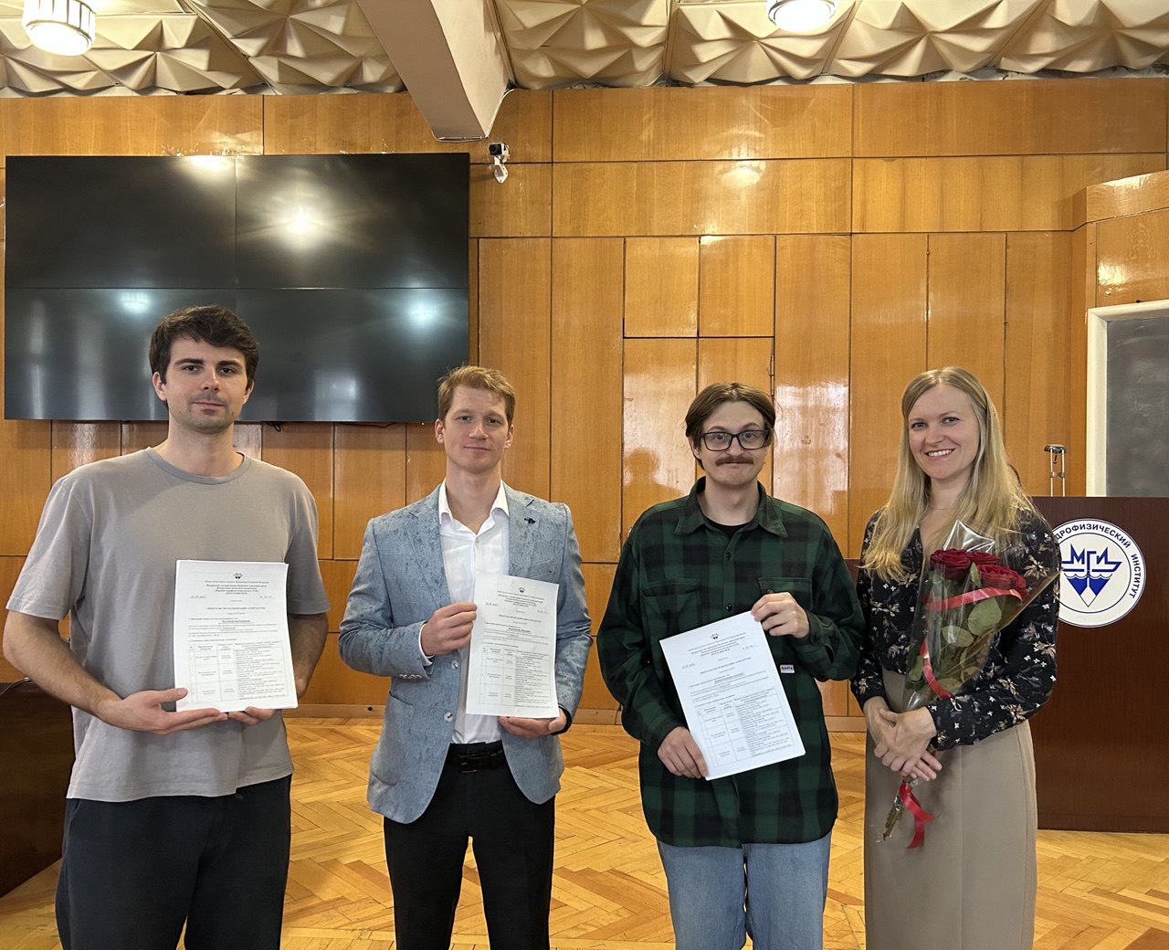 Вручение свидетельств выпускникам аспирантуры