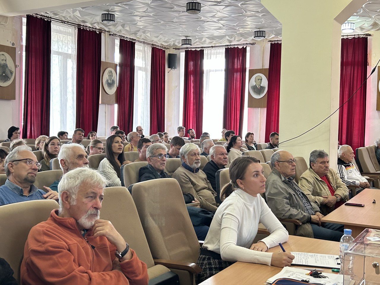 Вручение свидетельств выпускникам аспирантуры