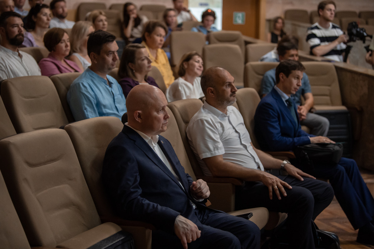 Визит министра в МГИ