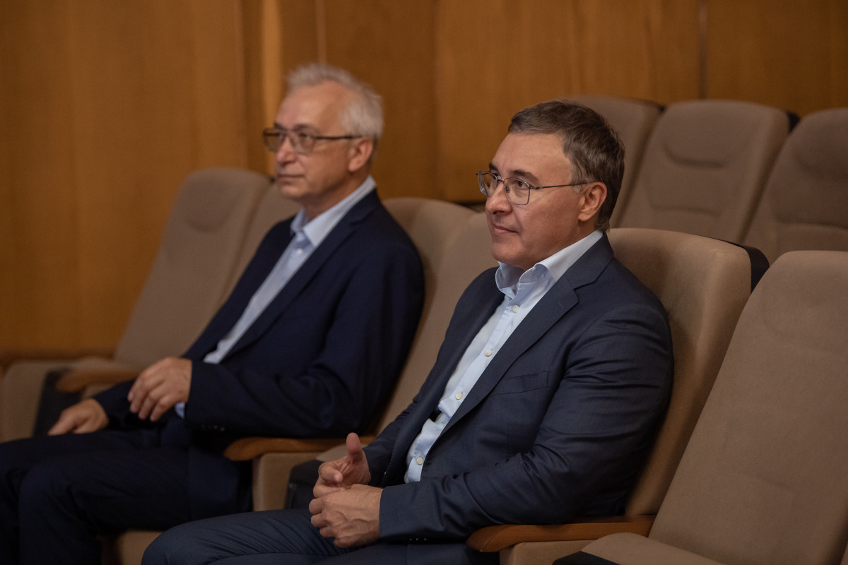 Визит министра в МГИ