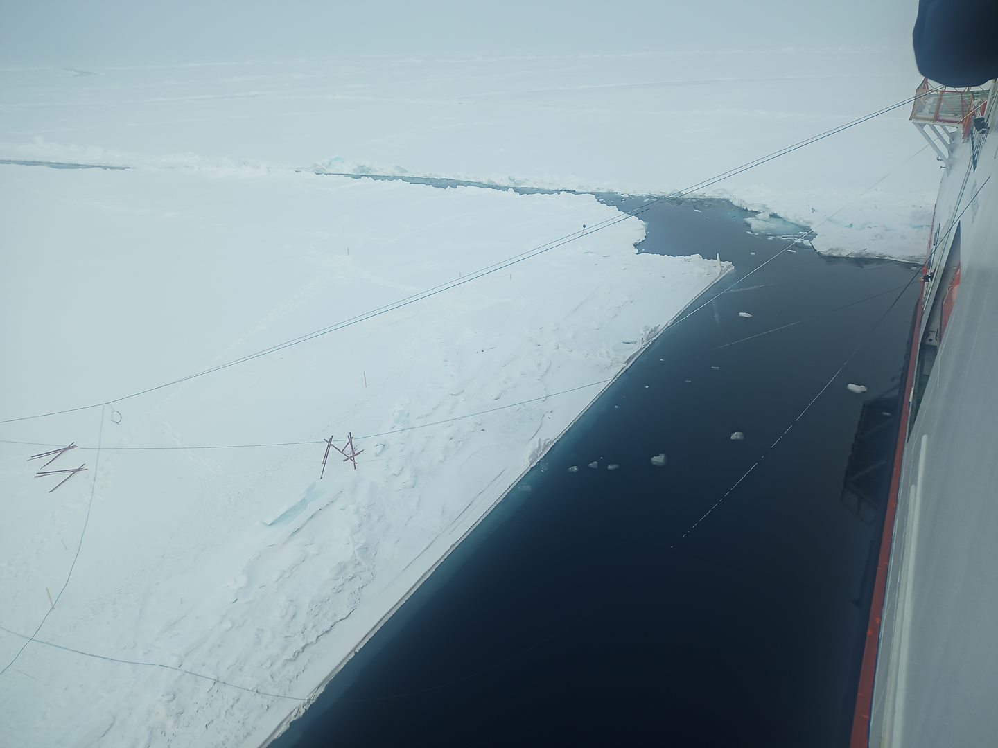 Дрейфующая станция «Северный полюс-42»